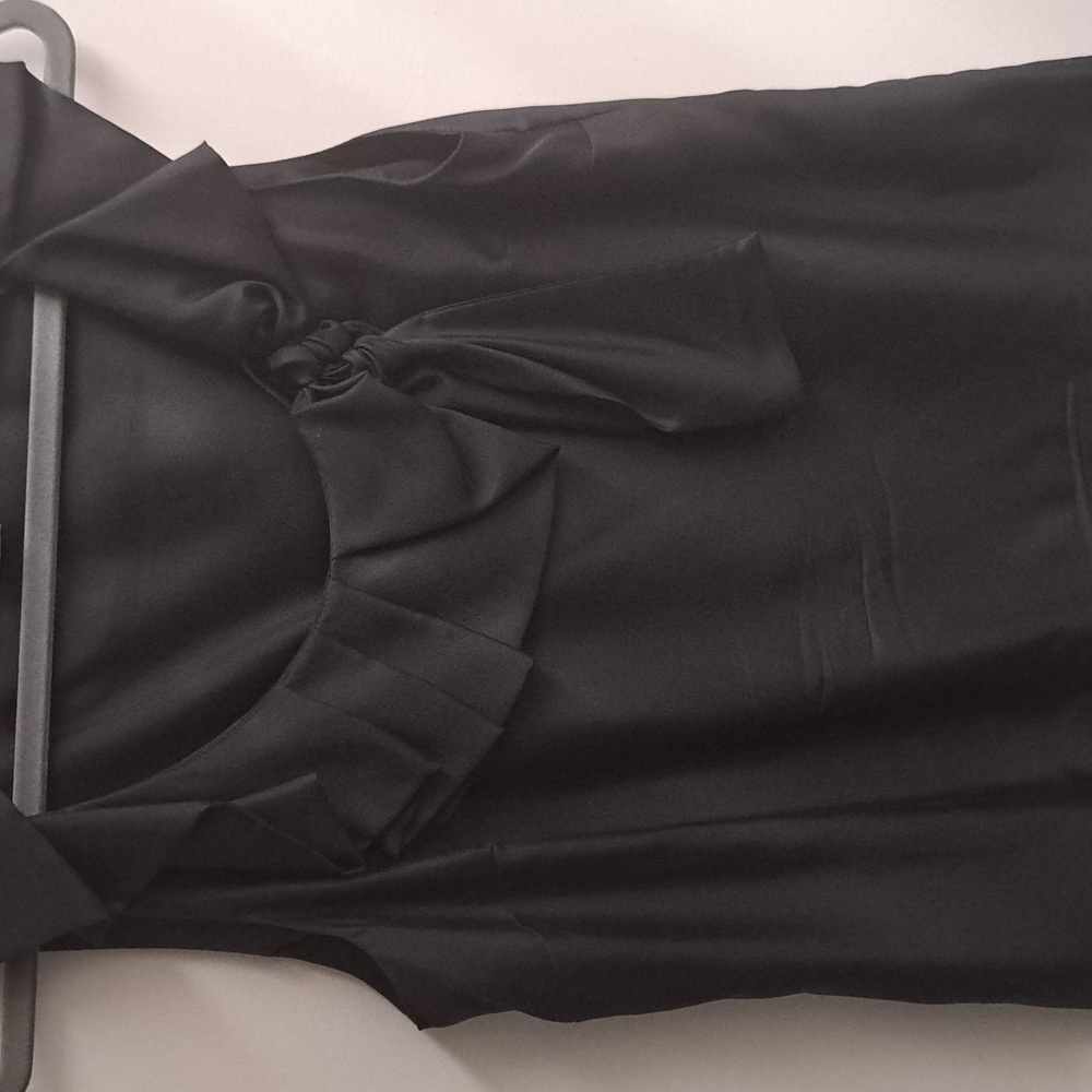 Ann Taylor black, Silk, Sleeveless blouse. Size 10. 100% Silk.